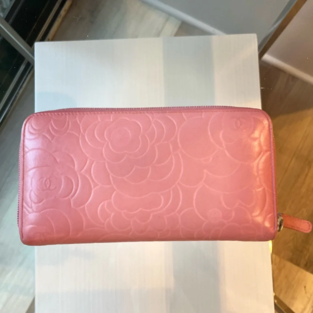 Chanel Pink Leather Camillia Wallet with Gold CC Logo - Picture 3 of 5